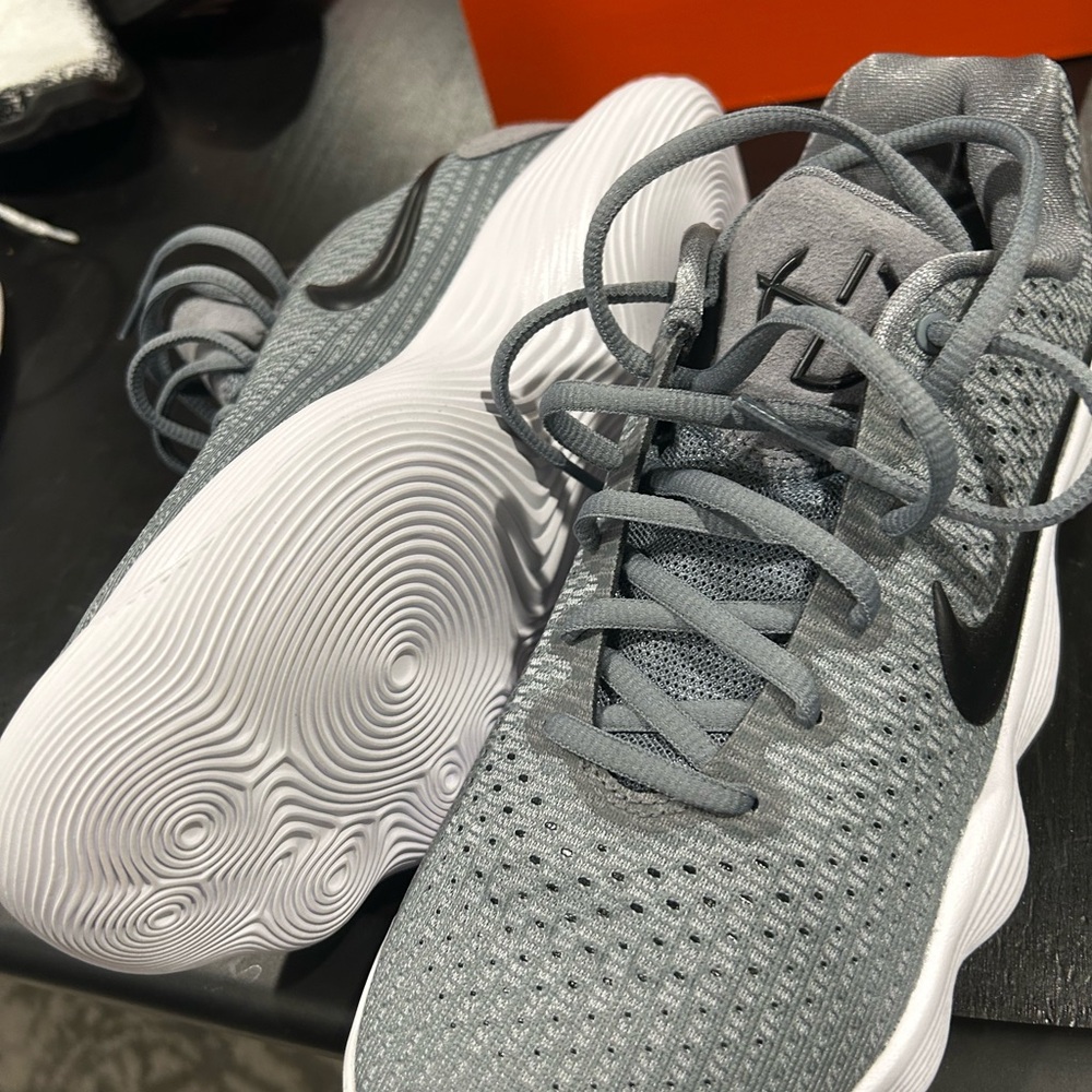 Nike Gray Men’s Hyperdunk 2017 Low - Picture 3 of 6